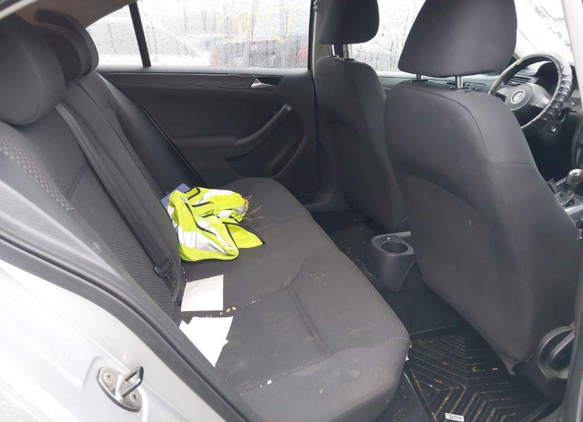 Photo 8 of 2011 Volkswagen Jetta 2.0L S (VIN 3VW2K7AJ9BM308221)