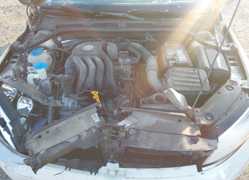 Photo 10 of 2011 Volkswagen Jetta 2.0L S (VIN 3VW2K7AJ9BM330137)