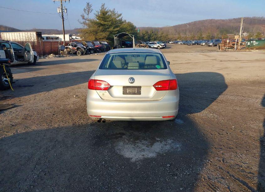 Photo 16 of 2011 Volkswagen Jetta 2.0L S (VIN 3VW2K7AJ9BM330137)