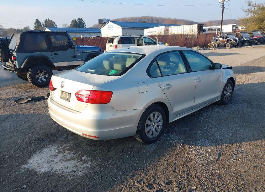 Photo 4 of 2011 Volkswagen Jetta 2.0L S (VIN 3VW2K7AJ9BM330137)