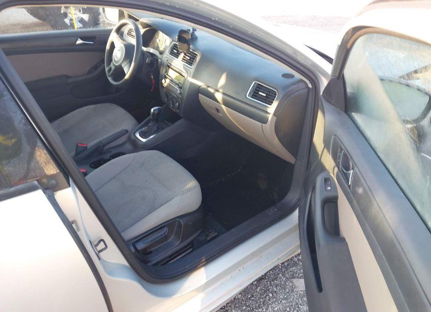 Photo 5 of 2011 Volkswagen Jetta 2.0L S (VIN 3VW2K7AJ9BM330137)