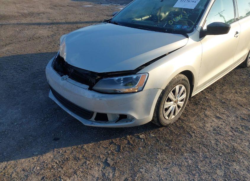 Photo 6 of 2011 Volkswagen Jetta 2.0L S (VIN 3VW2K7AJ9BM330137)