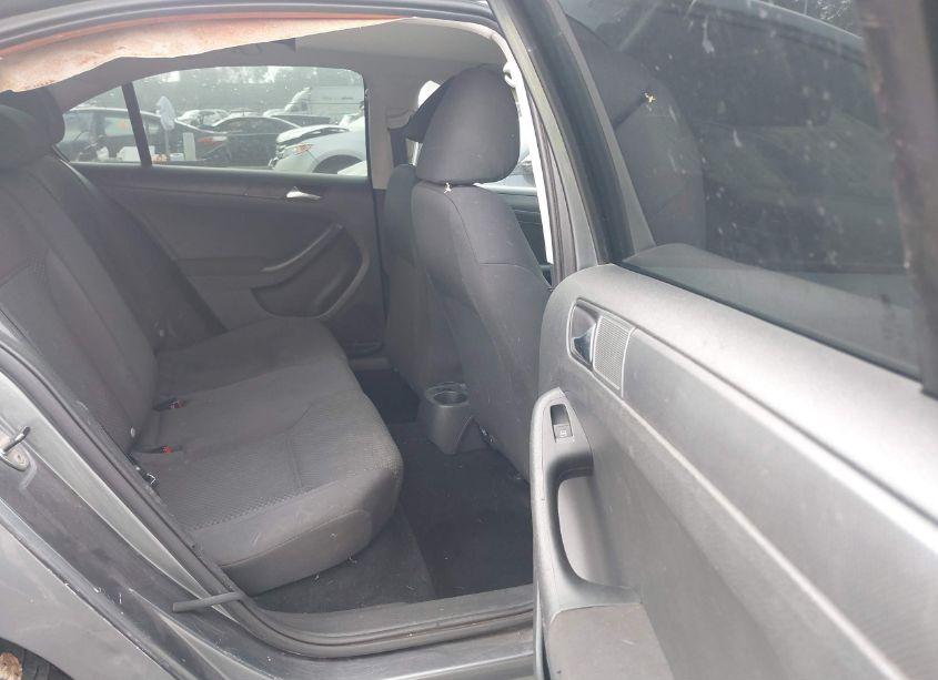 Photo 8 of 2011 Volkswagen Jetta 2.0L S (VIN 3VW2K7AJ9BM357919)