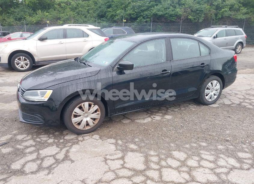 Photo 2 of 2011 Volkswagen Jetta 2.0L S (VIN 3VW2K7AJ9BM371965)