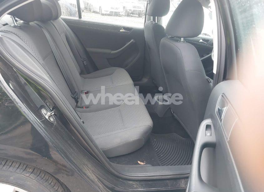 Photo 8 of 2011 Volkswagen Jetta 2.0L S (VIN 3VW2K7AJ9BM371965)