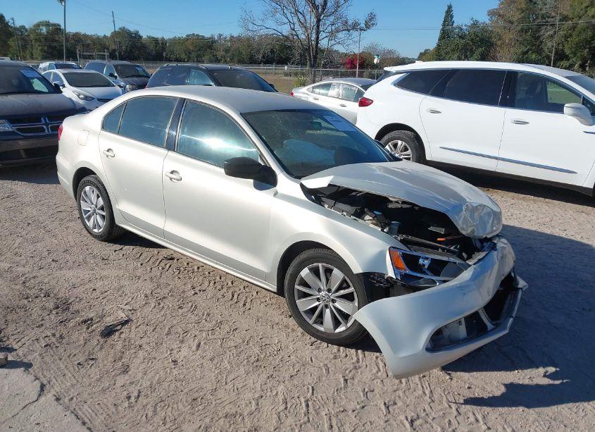 2011 Volkswagen Jetta 2.0L S (VIN 3VW2K7AJ9BM381945) main photo