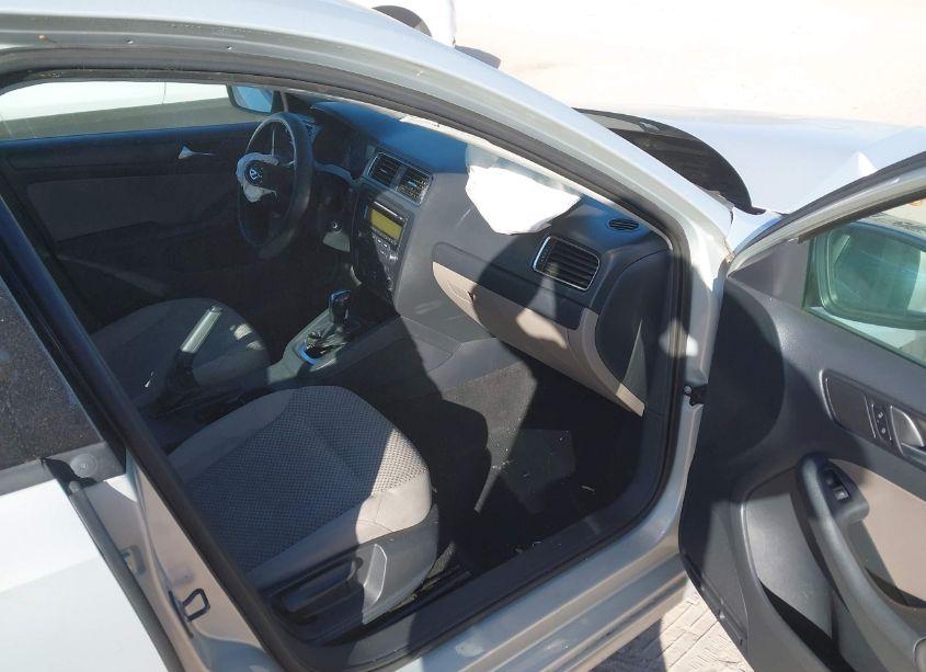 Photo 5 of 2011 Volkswagen Jetta 2.0L S (VIN 3VW2K7AJ9BM381945)