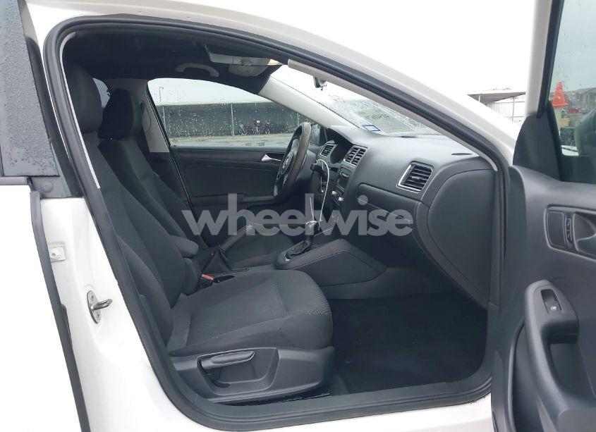 Photo 5 of 2012 Volkswagen Jetta (VIN 3VW2K7AJ9CM345979)