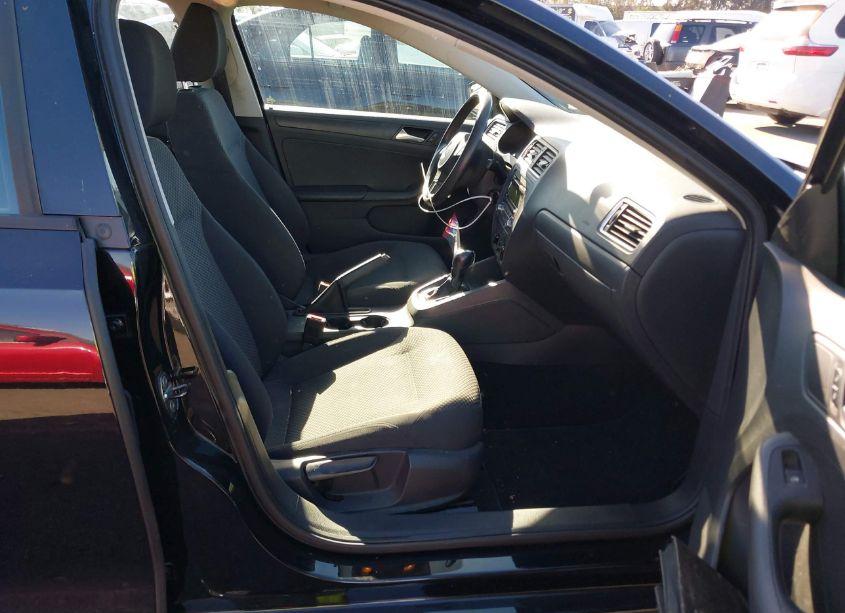 Photo 5 of 2013 Volkswagen Jetta 2.0L S (VIN 3VW2K7AJ9DM208266)