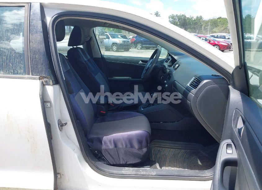 Photo 5 of 2013 Volkswagen Jetta 2.0L S (VIN 3VW2K7AJ9DM265129)