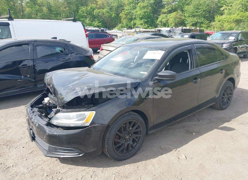 Photo 2 of 2013 Volkswagen Jetta 2.0L S (VIN 3VW2K7AJ9DM280634)