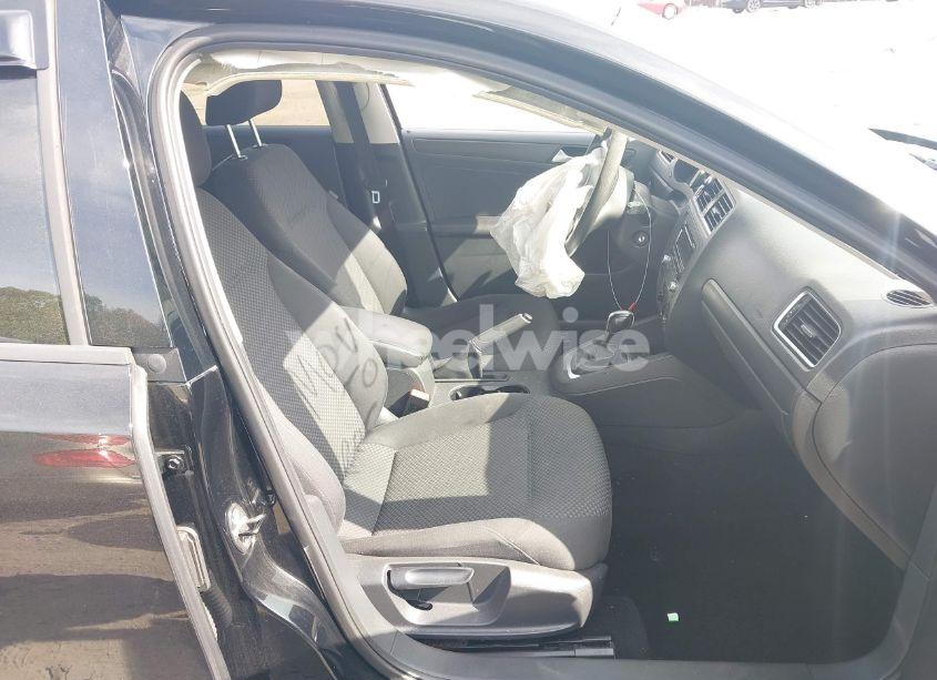 Photo 5 of 2013 Volkswagen Jetta 2.0L S (VIN 3VW2K7AJ9DM280634)