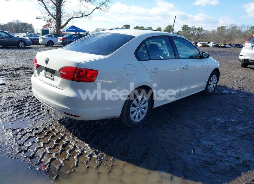 Photo 4 of 2013 Volkswagen Jetta 2.0L S (VIN 3VW2K7AJ9DM298566)