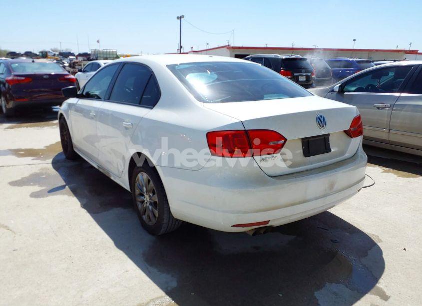 Photo 3 of 2013 Volkswagen Jetta 2.0L S (VIN 3VW2K7AJ9DM301028)