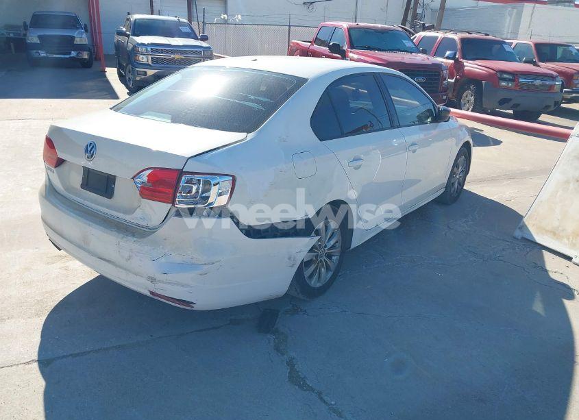 Photo 4 of 2013 Volkswagen Jetta 2.0L S (VIN 3VW2K7AJ9DM301028)