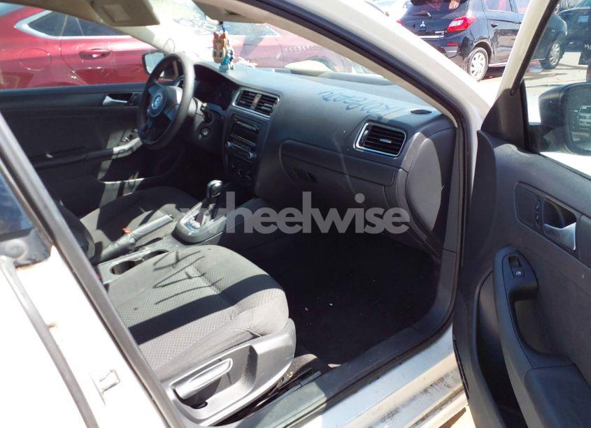 Photo 5 of 2013 Volkswagen Jetta 2.0L S (VIN 3VW2K7AJ9DM301028)