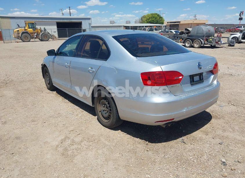 Photo 3 of 2014 Volkswagen Jetta 2.0L S (VIN 3VW2K7AJ9EM290131)