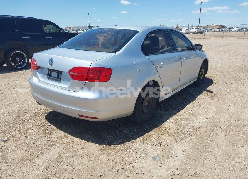 Photo 4 of 2014 Volkswagen Jetta 2.0L S (VIN 3VW2K7AJ9EM290131)
