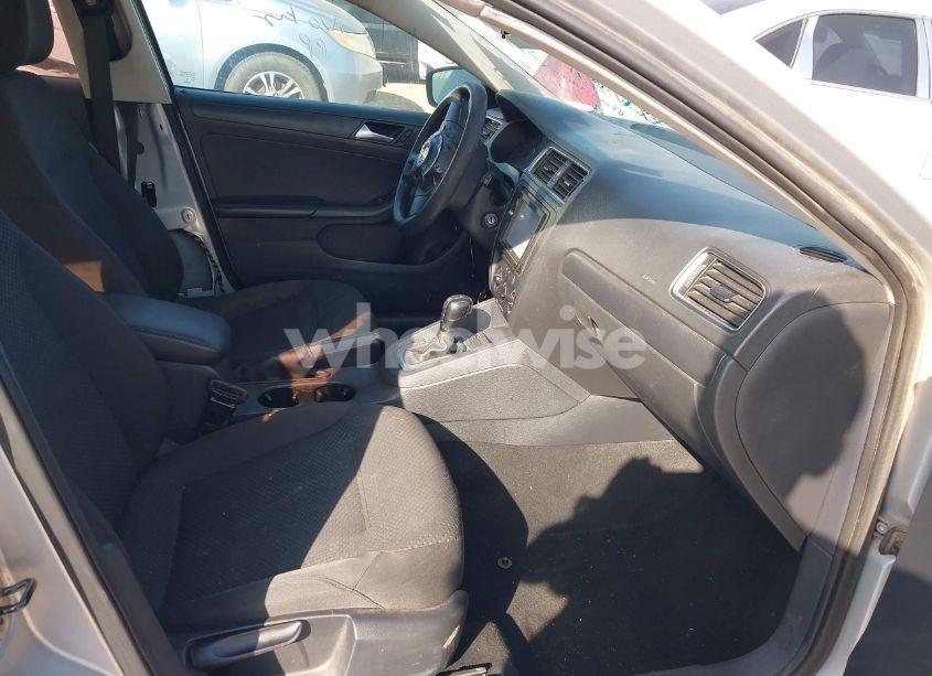 Photo 5 of 2014 Volkswagen Jetta 2.0L S (VIN 3VW2K7AJ9EM290131)