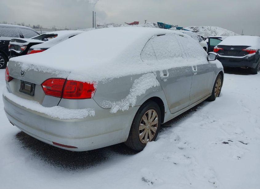 Photo 4 of 2014 Volkswagen Jetta 2.0L S (VIN 3VW2K7AJ9EM332023)