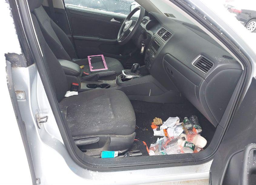 Photo 5 of 2014 Volkswagen Jetta 2.0L S (VIN 3VW2K7AJ9EM332023)