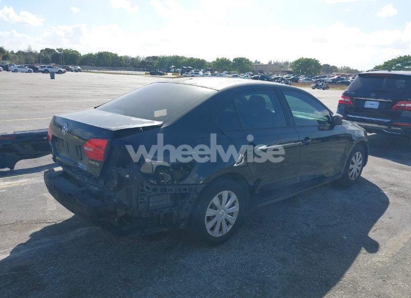 Photo 4 of 2014 Volkswagen Jetta 2.0L S (VIN 3VW2K7AJ9EM404287)