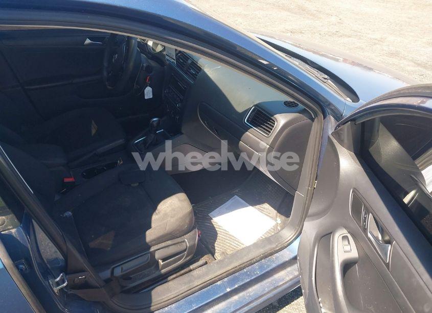 Photo 5 of 2015 Volkswagen Jetta 2.0L S (VIN 3VW2K7AJ9FM216984)