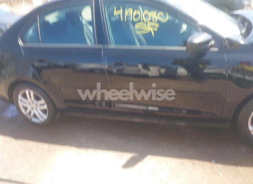 Photo 13 of 2015 Volkswagen Jetta 2.0L S (VIN 3VW2K7AJ9FM218718)