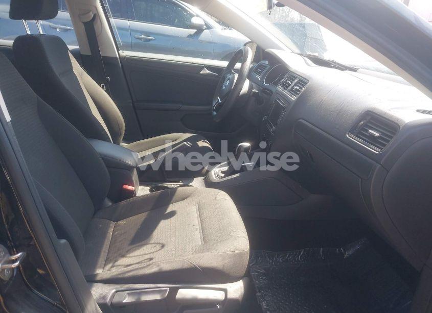 Photo 5 of 2015 Volkswagen Jetta 2.0L S (VIN 3VW2K7AJ9FM218718)