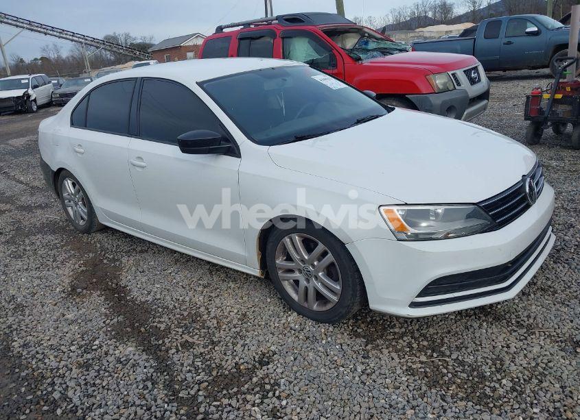 2015 Volkswagen Jetta 2.0L S (VIN 3VW2K7AJ9FM242811) main photo