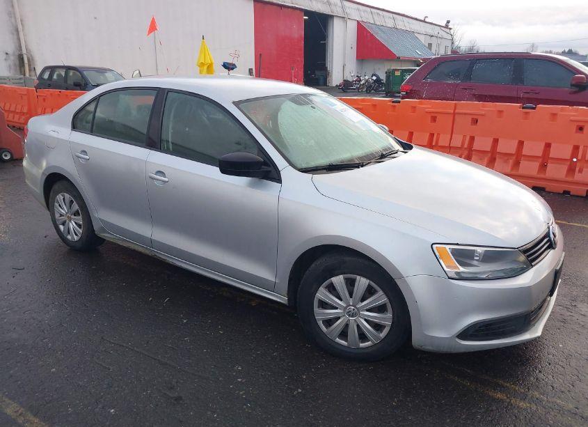 2011 Volkswagen Jetta 2.0L S (VIN 3VW2K7AJXBM058052) main photo