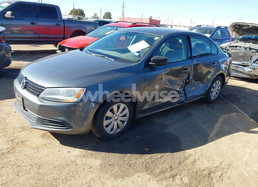 Photo 2 of 2013 Volkswagen Jetta 2.0L S (VIN 3VW2K7AJXDM210964)