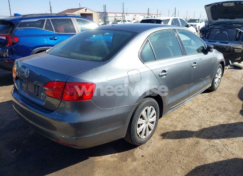 Photo 4 of 2013 Volkswagen Jetta 2.0L S (VIN 3VW2K7AJXDM210964)