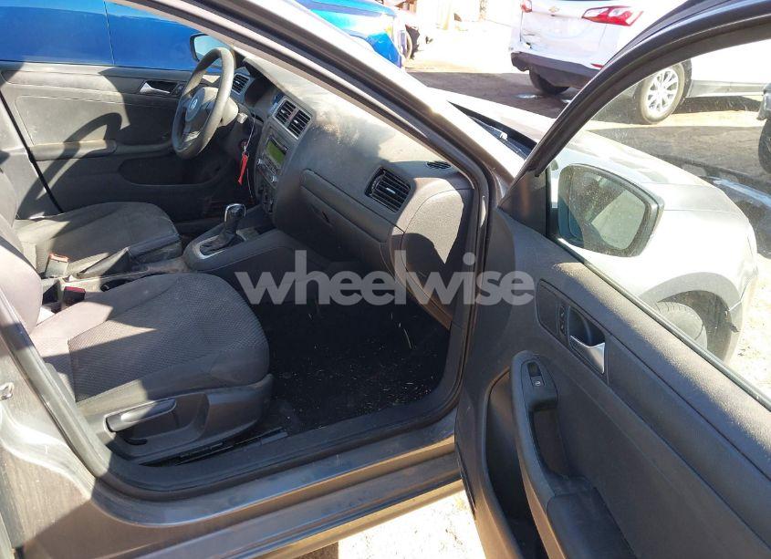 Photo 5 of 2013 Volkswagen Jetta 2.0L S (VIN 3VW2K7AJXDM210964)