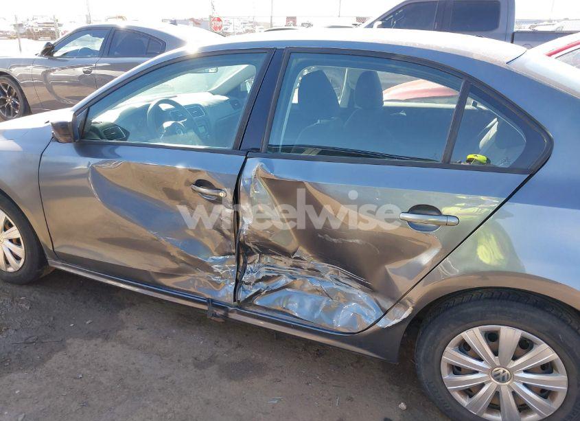 Photo 6 of 2013 Volkswagen Jetta 2.0L S (VIN 3VW2K7AJXDM210964)