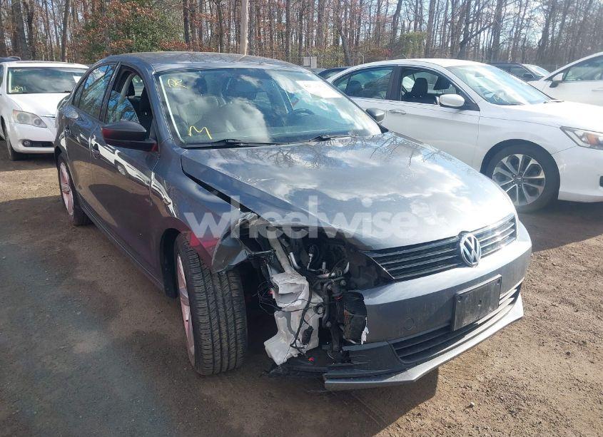 2013 Volkswagen Jetta 2.0L S (VIN 3VW2K7AJXDM240224) main photo