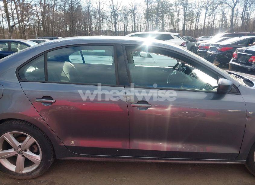 Photo 13 of 2013 Volkswagen Jetta 2.0L S (VIN 3VW2K7AJXDM240224)