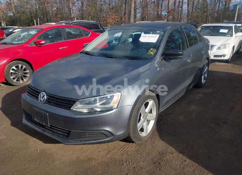Photo 2 of 2013 Volkswagen Jetta 2.0L S (VIN 3VW2K7AJXDM240224)