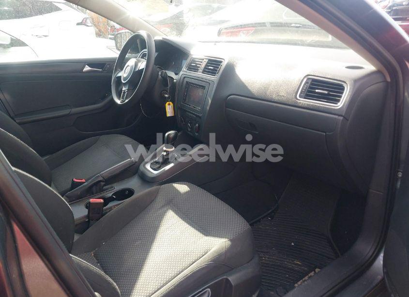 Photo 5 of 2013 Volkswagen Jetta 2.0L S (VIN 3VW2K7AJXDM240224)