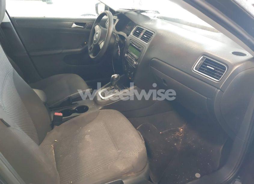 Photo 5 of 2013 Volkswagen Jetta 2.0L S (VIN 3VW2K7AJXDM259517)