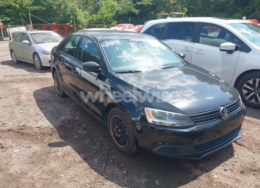 2013 Volkswagen Jetta 2.0L S (VIN 3VW2K7AJXDM267682) main photo