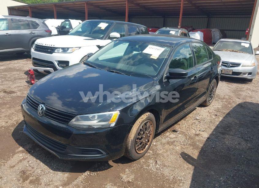 Photo 2 of 2013 Volkswagen Jetta 2.0L S (VIN 3VW2K7AJXDM267682)