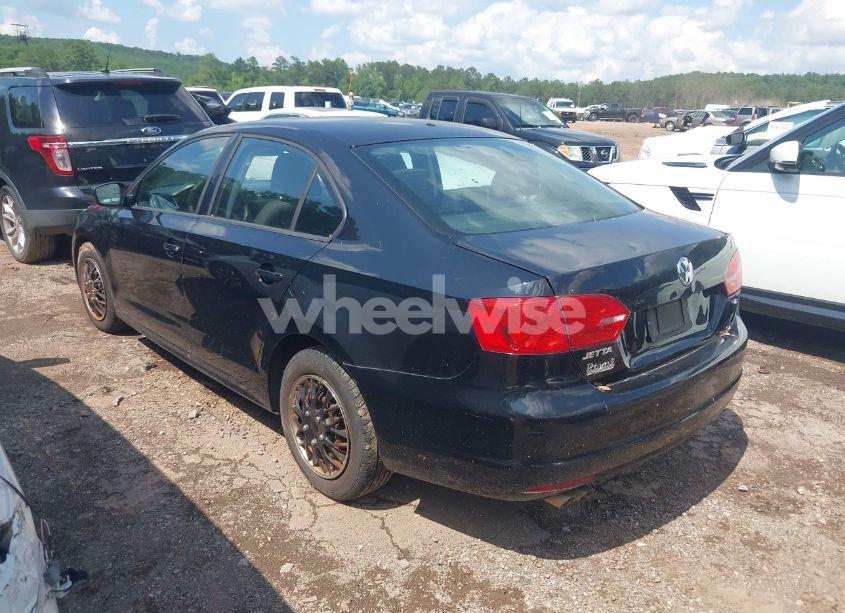 Photo 3 of 2013 Volkswagen Jetta 2.0L S (VIN 3VW2K7AJXDM267682)