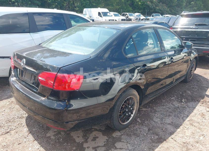 Photo 4 of 2013 Volkswagen Jetta 2.0L S (VIN 3VW2K7AJXDM267682)