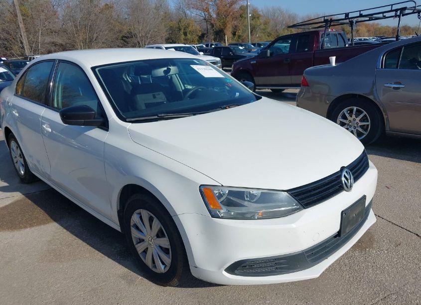 2013 Volkswagen Jetta 2.0L S (VIN 3VW2K7AJXDM267956) main photo