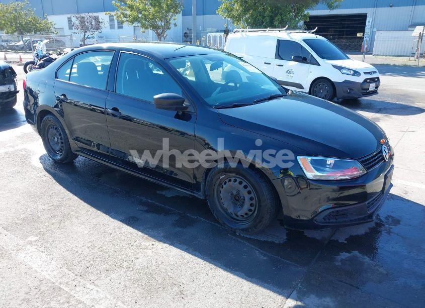 2013 Volkswagen Jetta 2.0L S (VIN 3VW2K7AJXDM296048) main photo