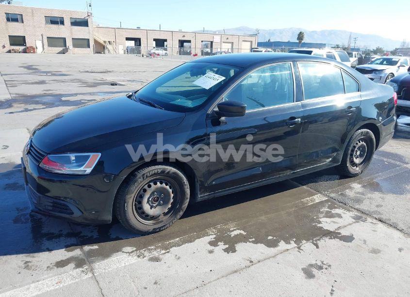 Photo 2 of 2013 Volkswagen Jetta 2.0L S (VIN 3VW2K7AJXDM296048)