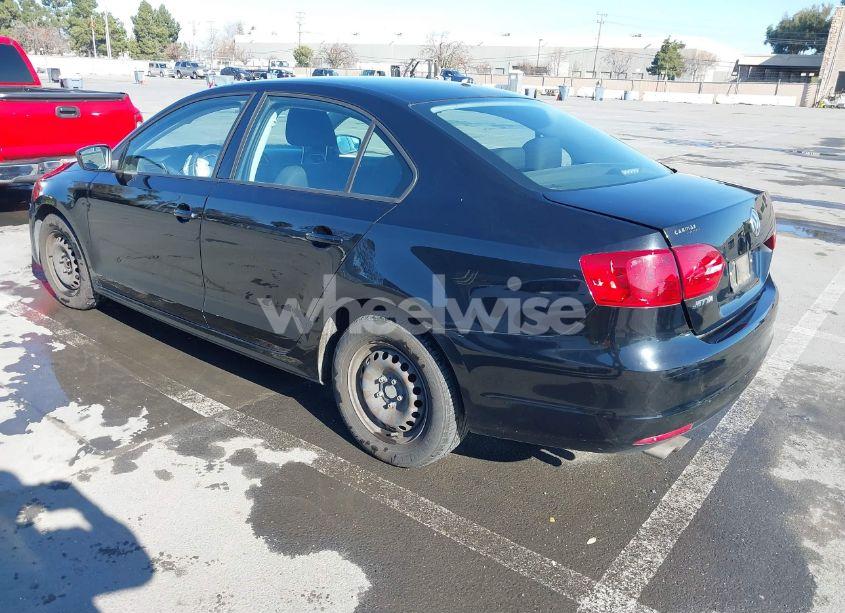 Photo 3 of 2013 Volkswagen Jetta 2.0L S (VIN 3VW2K7AJXDM296048)