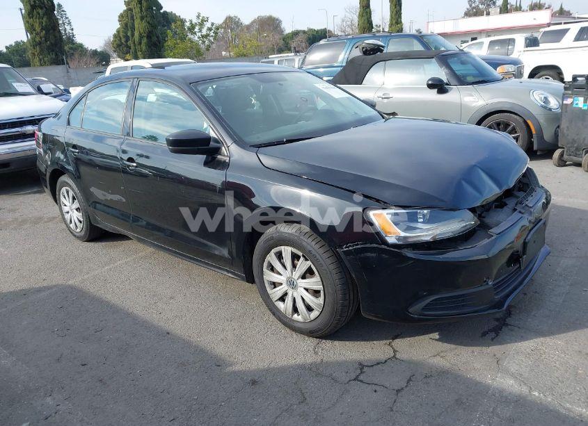 2013 Volkswagen Jetta 2.0L S (VIN 3VW2K7AJXDM301247) main photo