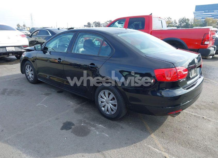 Photo 3 of 2013 Volkswagen Jetta 2.0L S (VIN 3VW2K7AJXDM301247)
